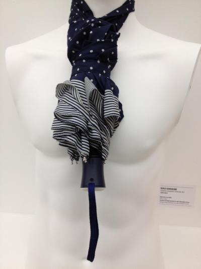 Bissociation Cravate paraplie photo prise au plais de tokyo exposition le Bord des mondes artiste kenji kawakami